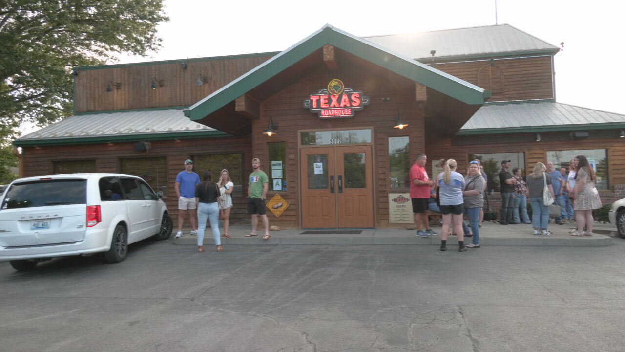 Texas Roadhouse to donate $13K to police foundation for LMPD Officer Nick Wilt